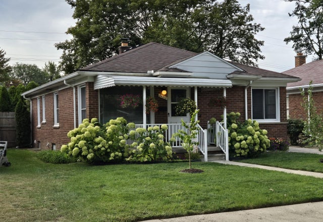 24313 Carlysle Street, Dearborn city