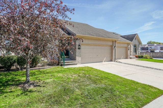 35152 Kings Forest Boulevard, Clinton charter township