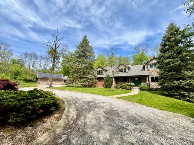 5557 N Territorial Road, Salem township