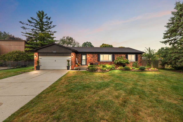 1082 E South Boulevard, Troy city