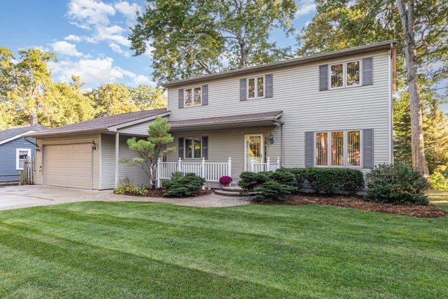 1719 Lyka, Commerce charter township