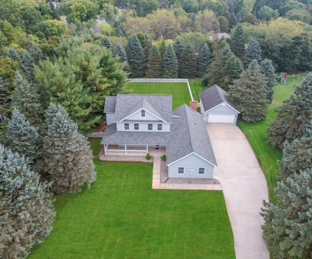 9001 Yorkshire Drive, York charter township
