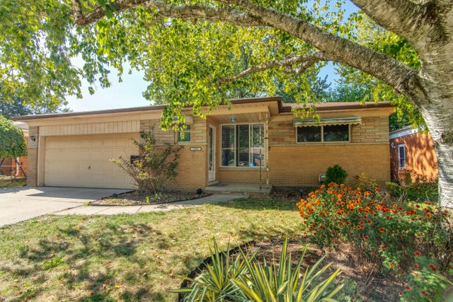 26047 Fairfield Avenue, Warren city