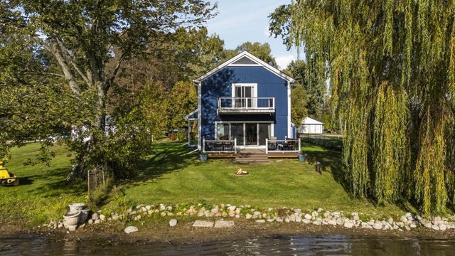 1272 Bayview Street, White Lake charter township