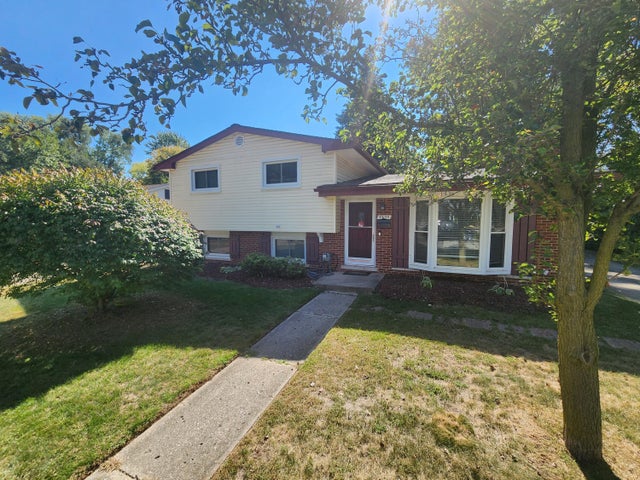 33155 Meadowlark Street, Farmington city