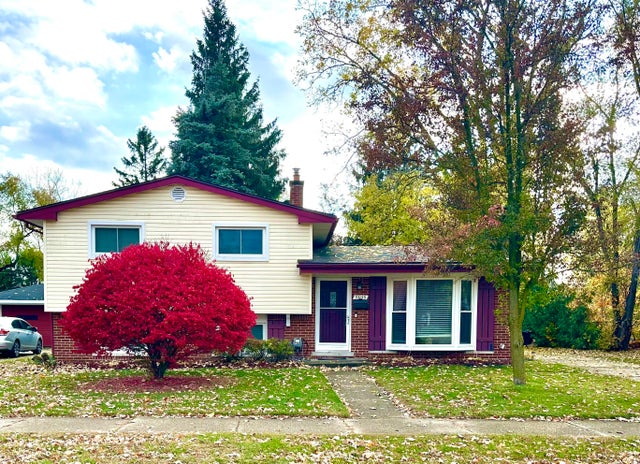 33155 Meadowlark Street, Farmington city