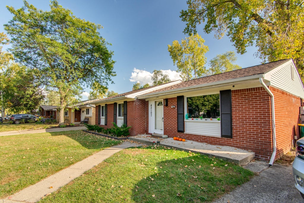 42107 Lincoln Street, Van Buren charter township
