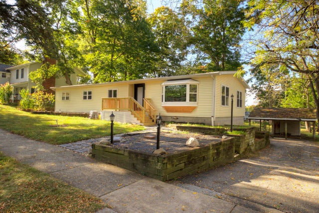 7795 Ann Arbor Street, Dexter city