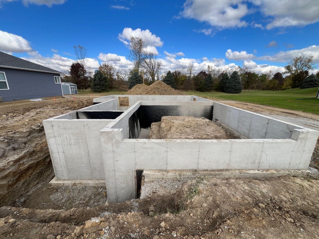 2004 Green Acres Drive, Madison charter township