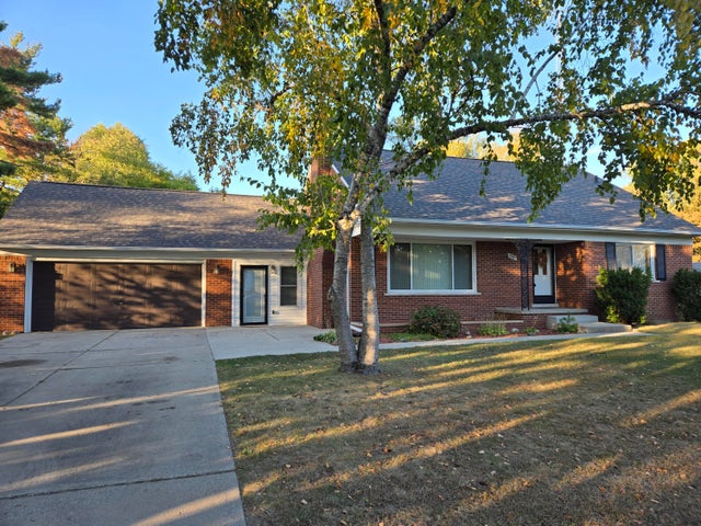 2209 Cromie Drive, Warren city