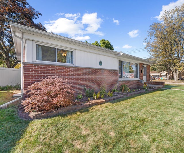 36650 Thinbark Street, Wayne city
