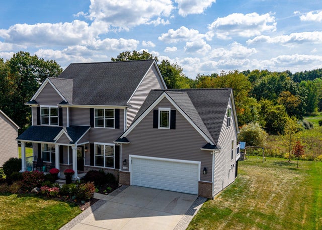 5548 Seney Circle N, Hamburg township