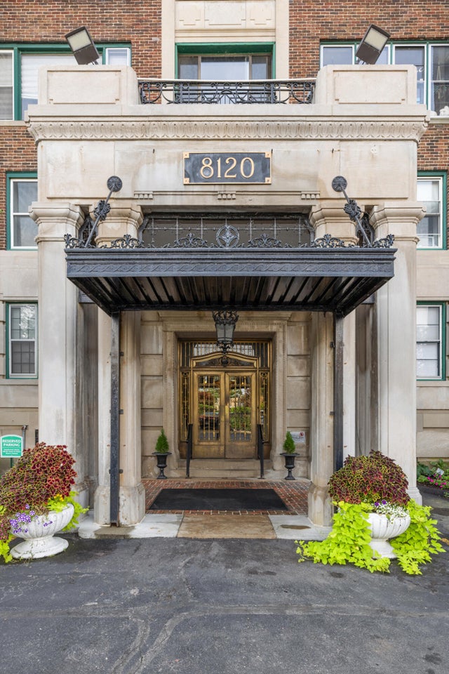 8120 E Jefferson Avenue Unit: 7c, Detroit city