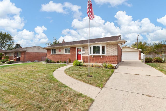 6963 Bison Street, Westland city