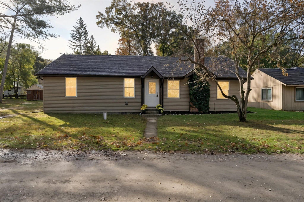 4744 Midland Drive, Hamburg township