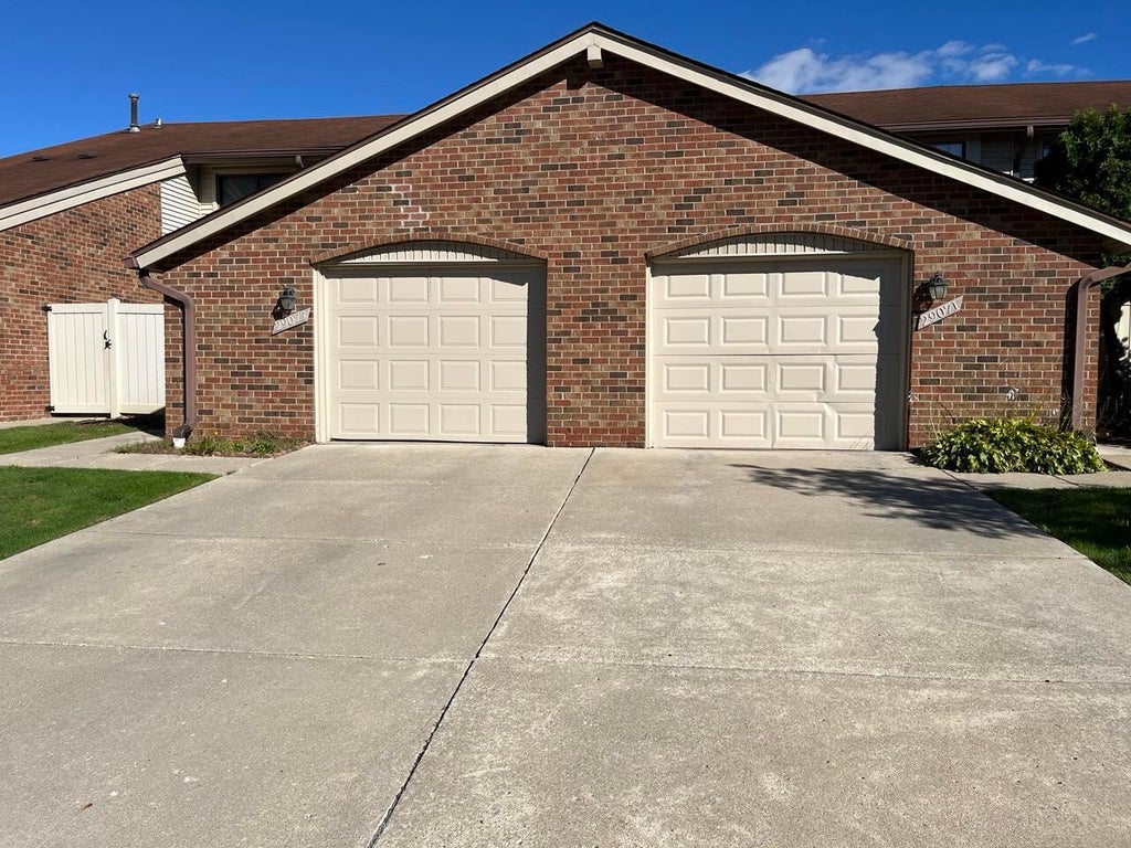 29077 Tiffany Drive W, Southfield city