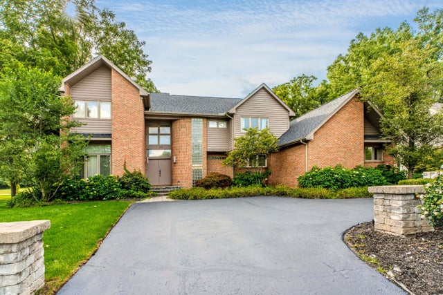 5780 Swan Lake Court, West Bloomfield charter township