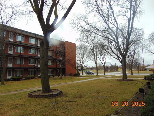 2915 W 13 Mile Road Unit: 308, Royal Oak city