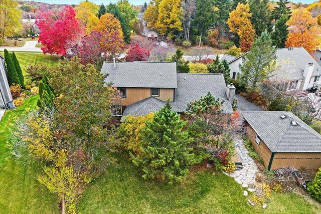 2794 Waling Woods Drive, Highland charter township