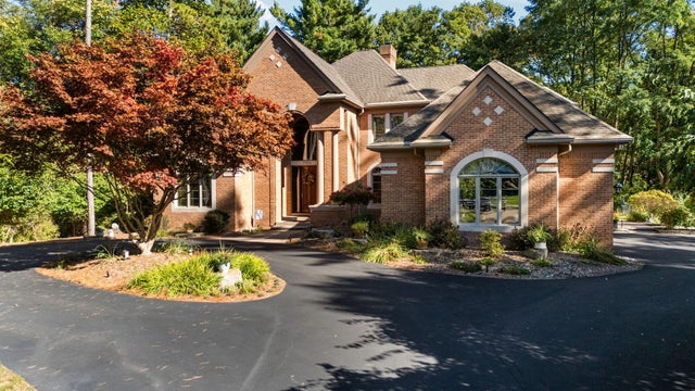 7203 River Ridge Court, Genoa township