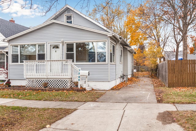 7335 Wiegand Boulevard, Center Line city