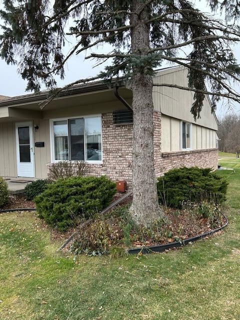 25225 Potomac Drive Building: 35 Unit: 8, South Lyon city