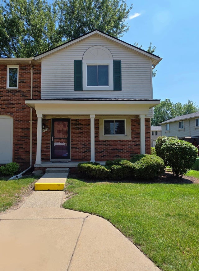 44497 Savery Drive, Canton charter township