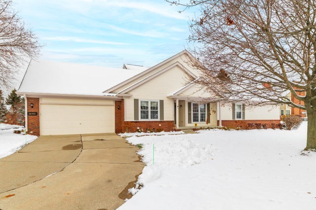 16352 Country Knoll Drive, Northville township