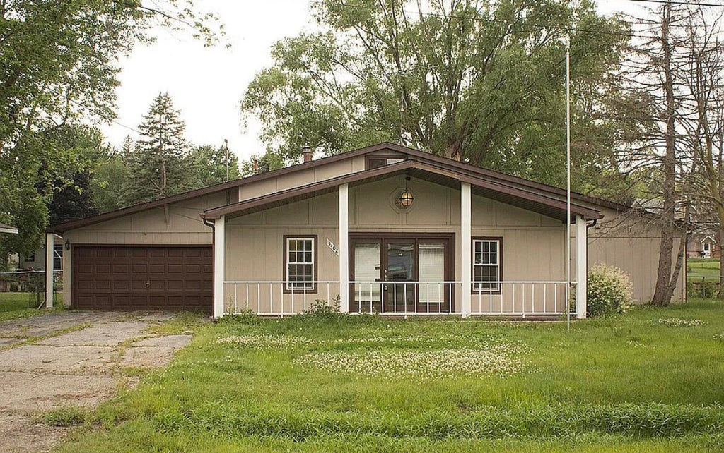 5402 Orchard Drive, East China township