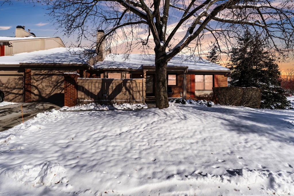 7156 Sturnbridge, West Bloomfield charter township