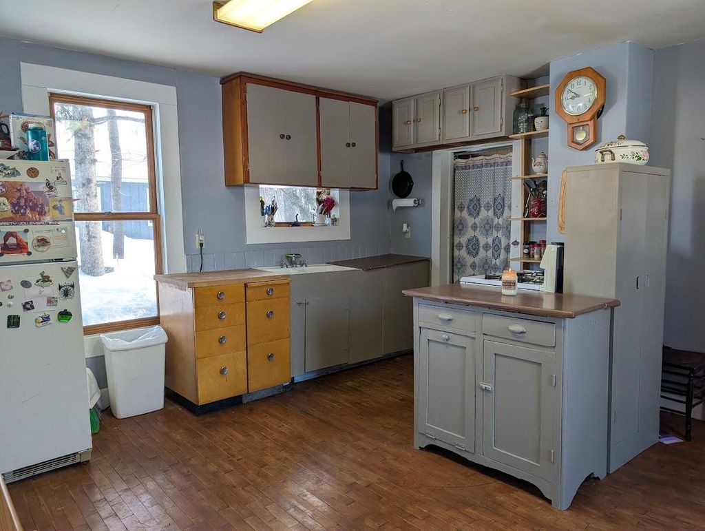 21737 Wilson Street, Burt township