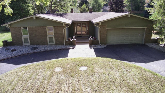 978 Blue Heron Drive, Highland charter township