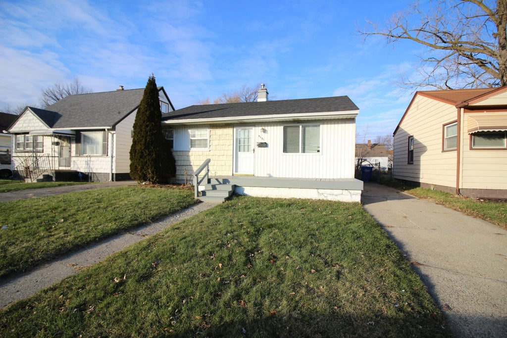 8451 Lozier Avenue, Warren city