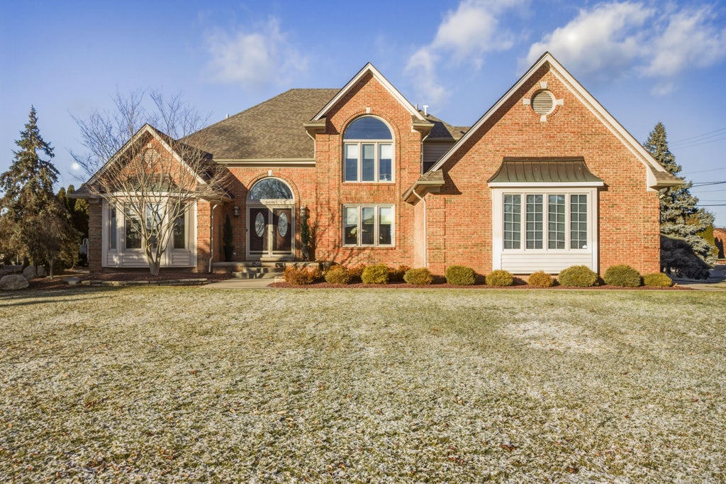 31595 North River Road, Harrison charter township