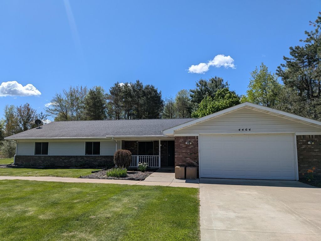 4464 Fisher Estates Lane, Bruce township