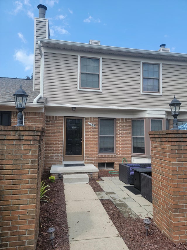 22363 Peachtree, Novi city