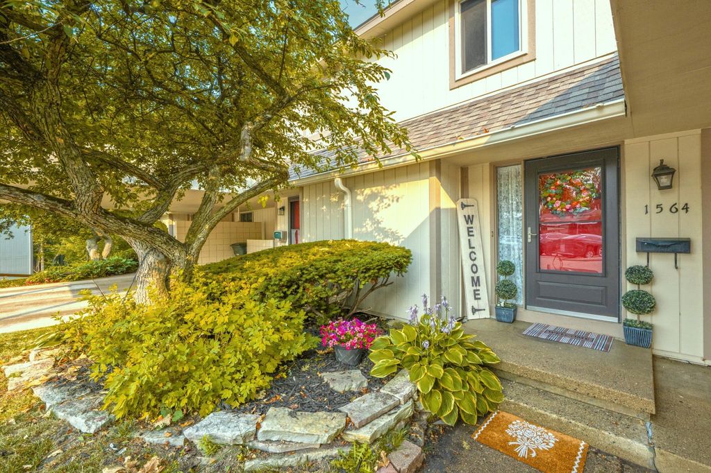 1564 Charter Oak Drive, Rochester Hills