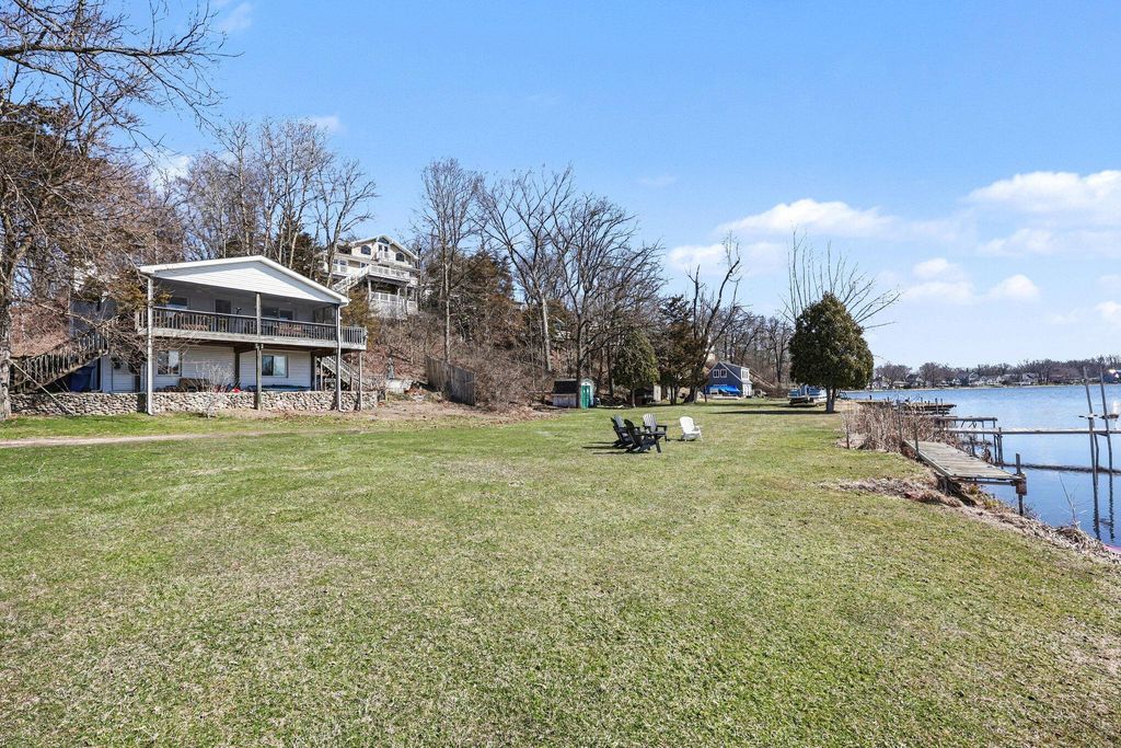 5884 Rays Drive, Cambridge township