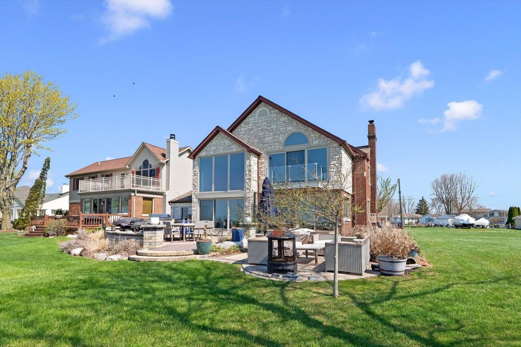 8115 Colony Drive, Clay township