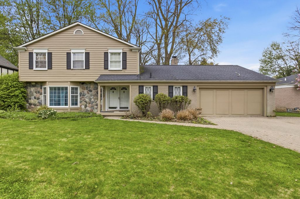 38457 James Drive, Clinton charter township