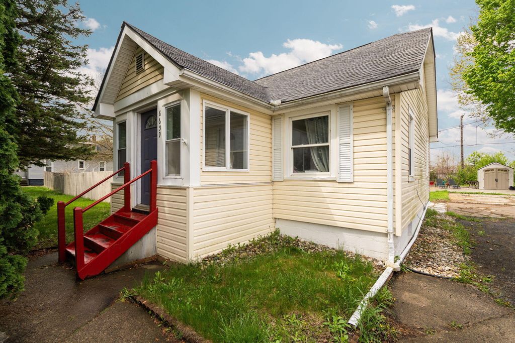 8659 N Canton Center Road, Canton charter township