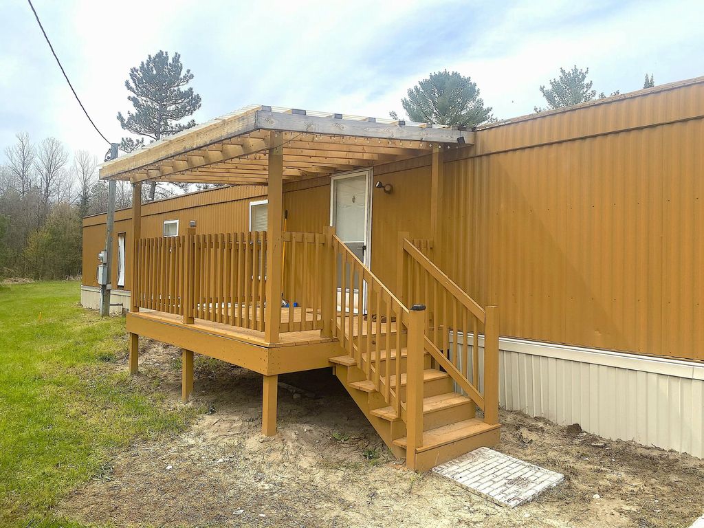 1570 Ryno Road, Big Creek township
