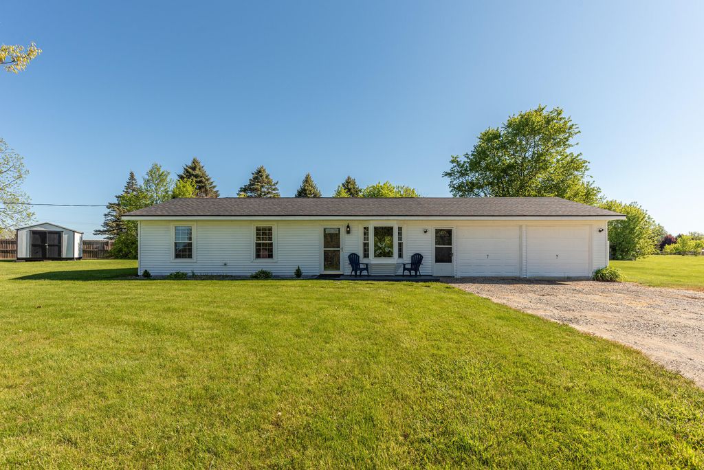 12199 N Meridian Road, Pleasant Lake