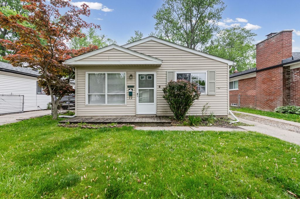 18628 Wakenden Street, Redford charter township