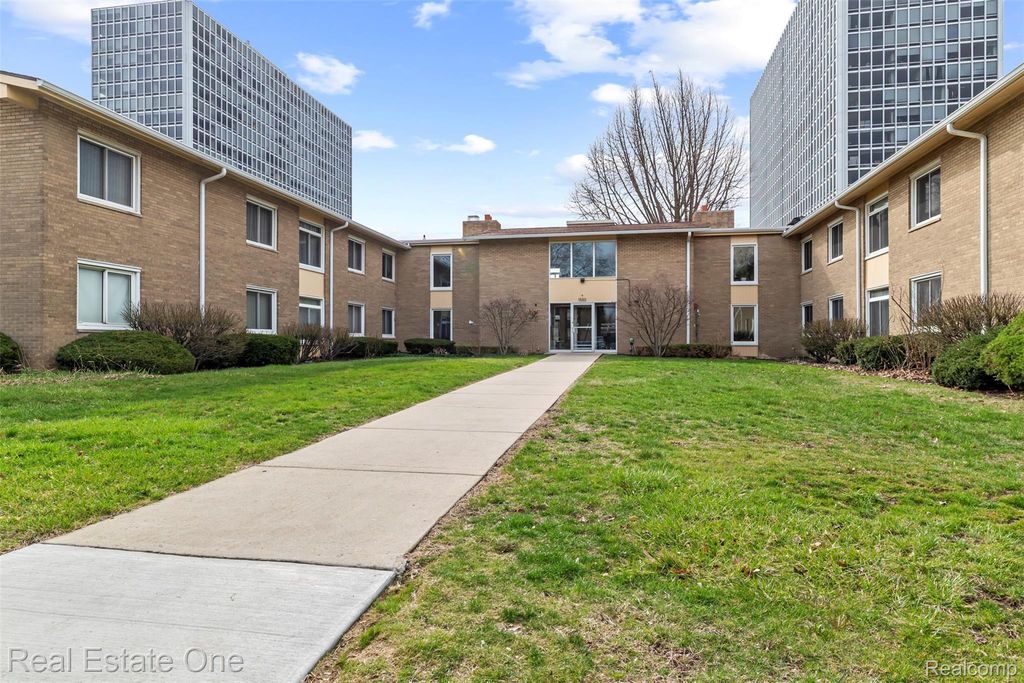 1550 Cherboneau Place Unit: 221, Detroit city