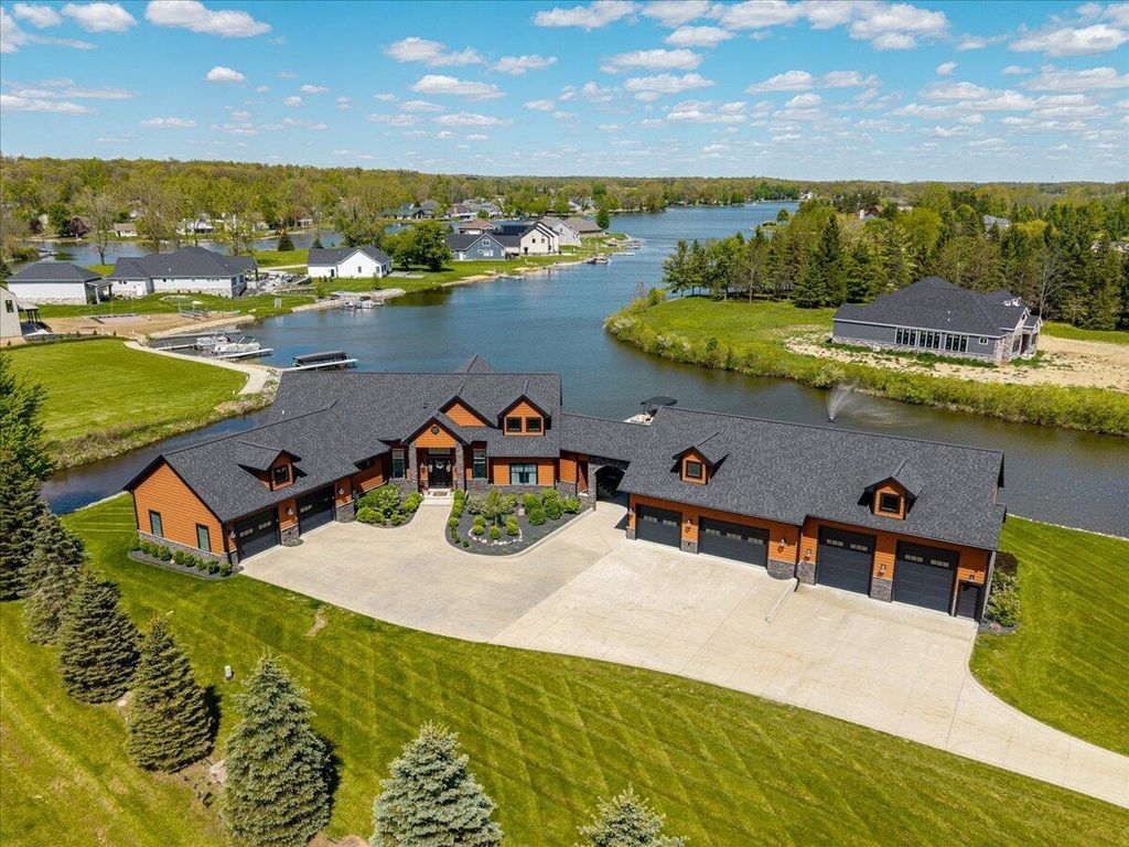 8750 Dalton Road, Cambridge township