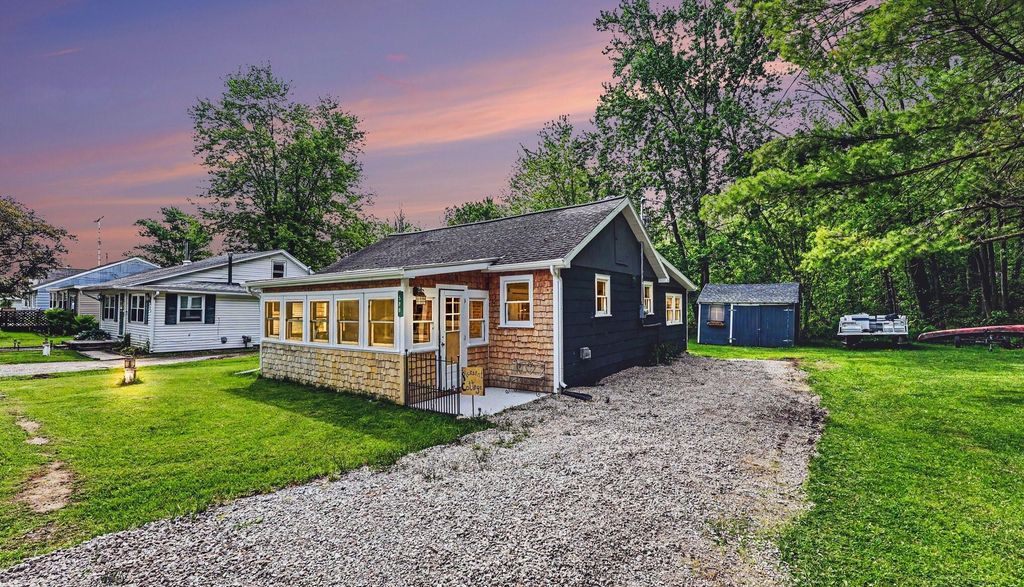 588 Pleasant Drive, Unadilla township