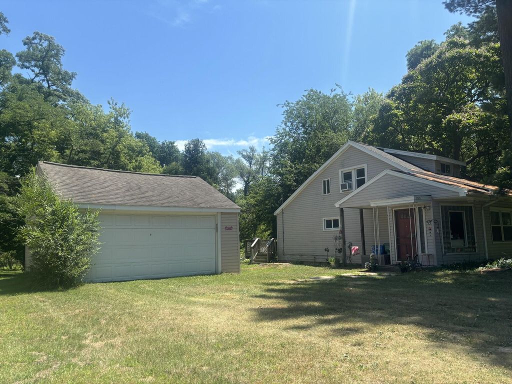 2545 Massena Avenue, Commerce charter township