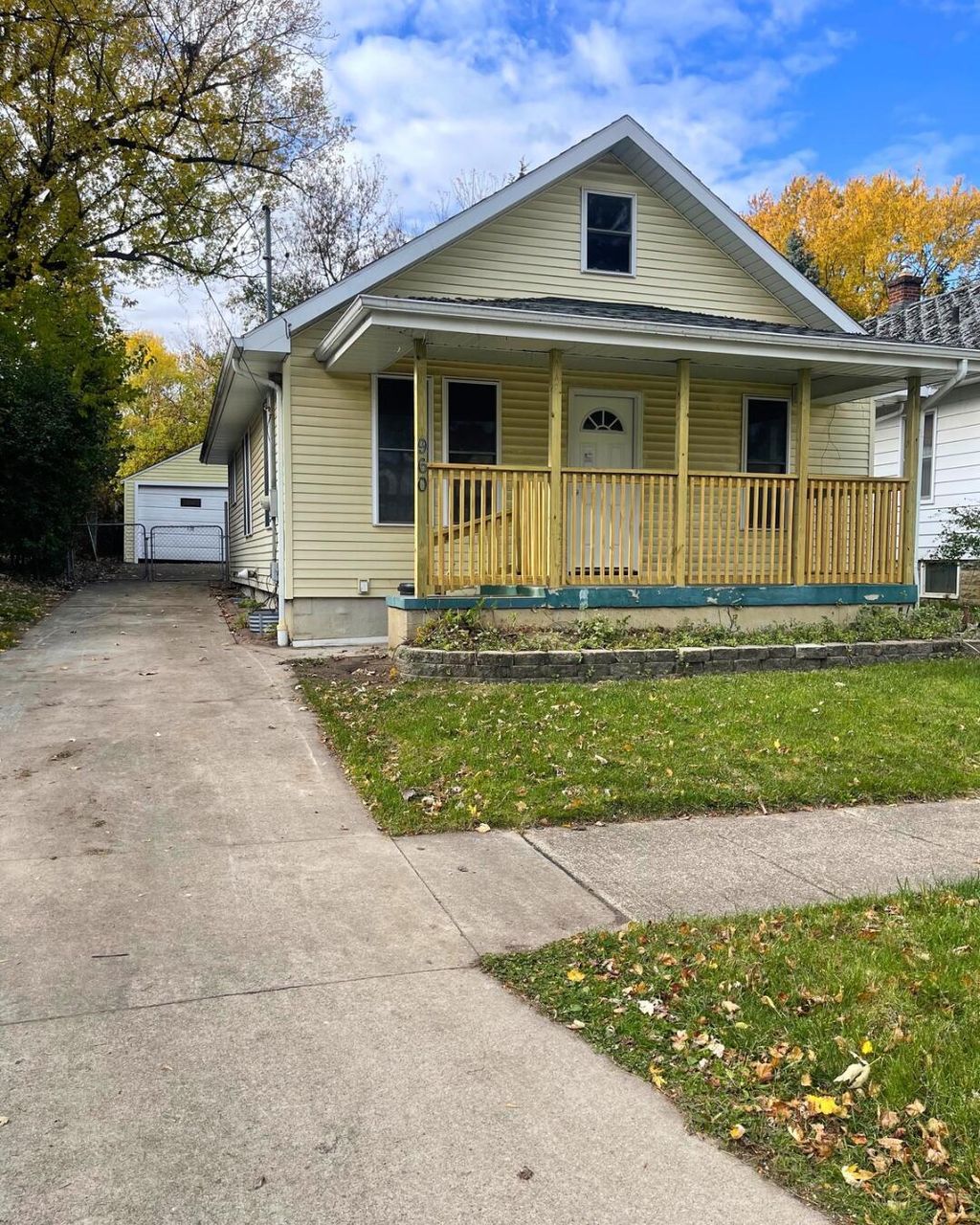 960 Mann Avenue, Flint