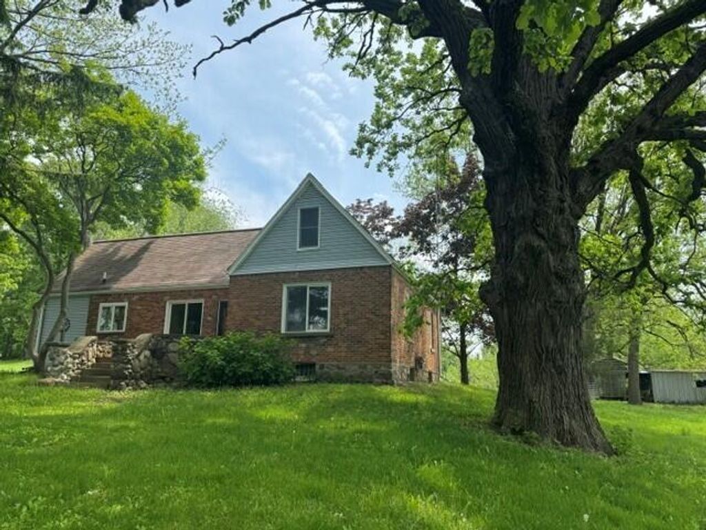 16683 Winters Road, Sylvan township